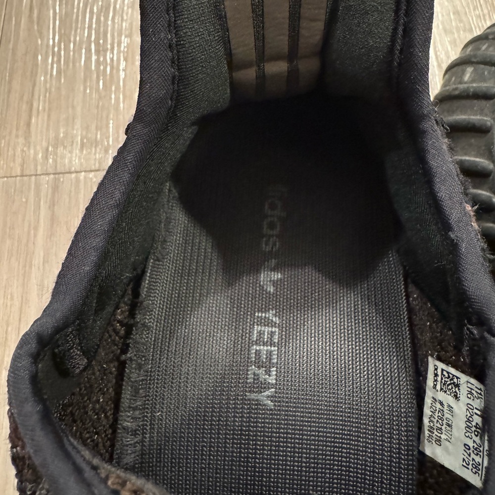 Men’s Yeezys - Picture 5 of 7